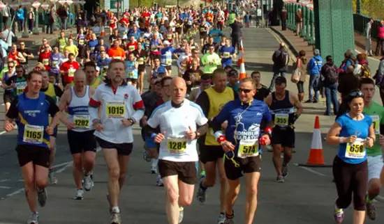 包含史诗般的比赛:马拉松选手力争第一的词条 包含史诗般的比赛:马拉松选手力争第一的词条