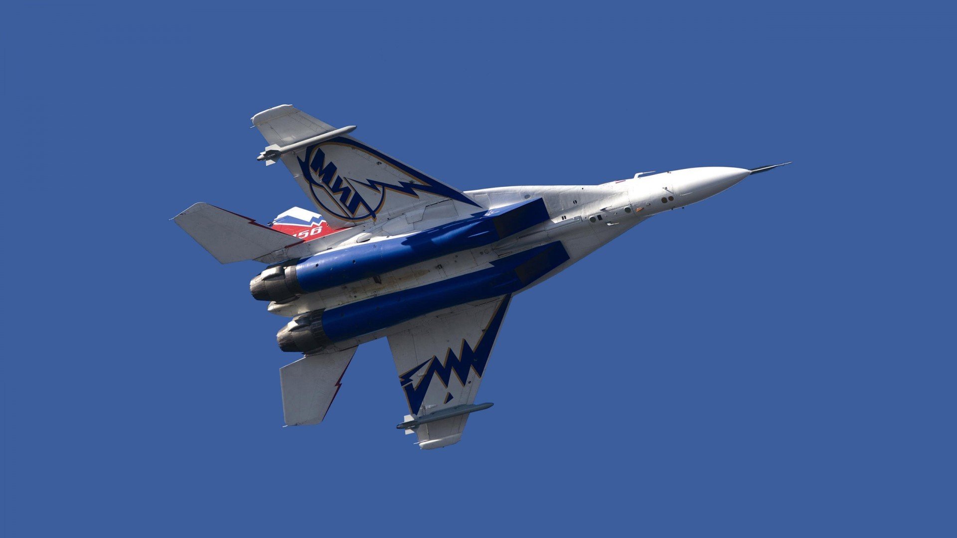 九游游戏中心官网-大型全市轮滑巡游，锻炼身体又娱乐放松，轮滑演出视频