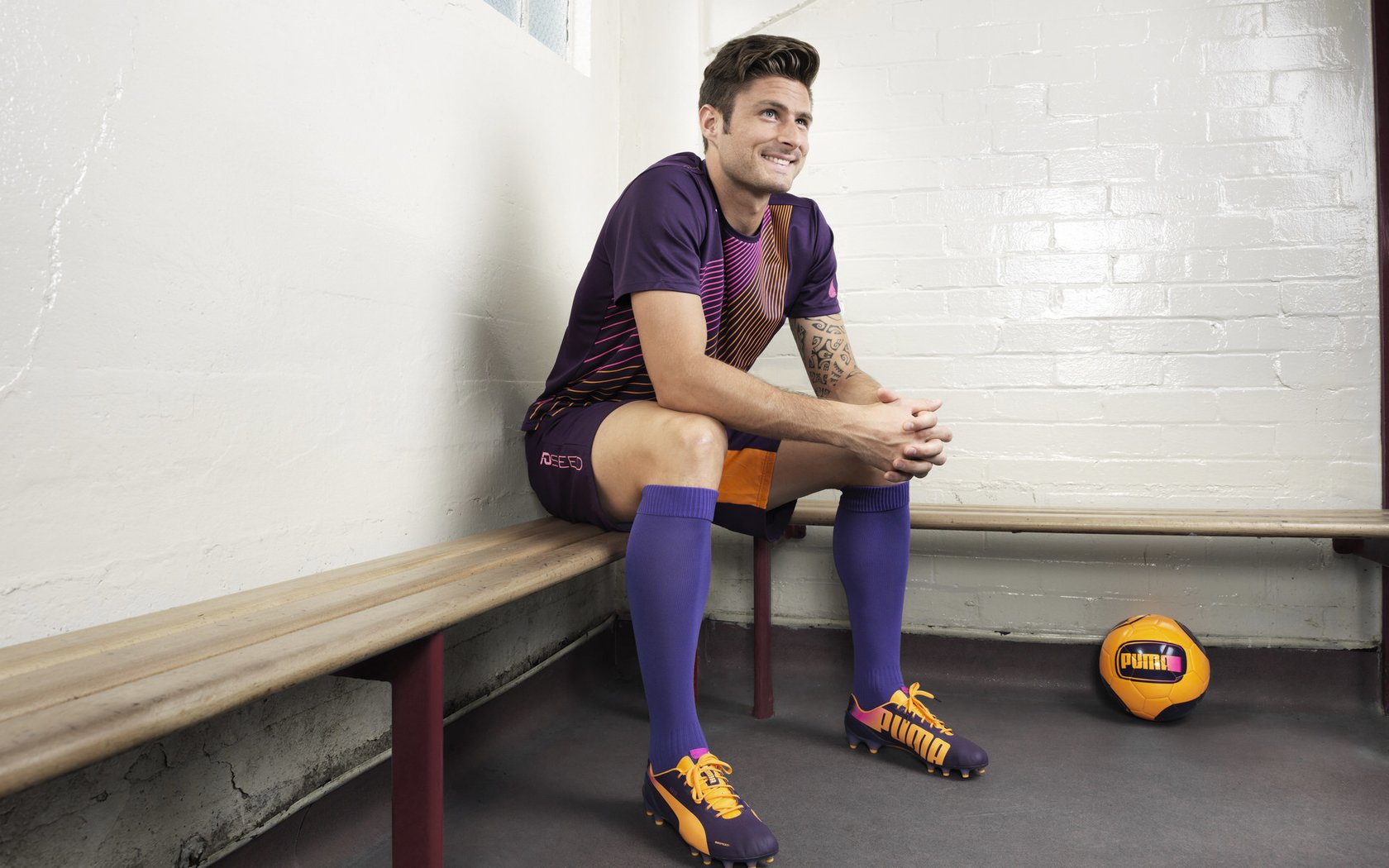 科里·简:全黑队的边锋悍将,威胁对方防线的关键人物,科里古德百度百科